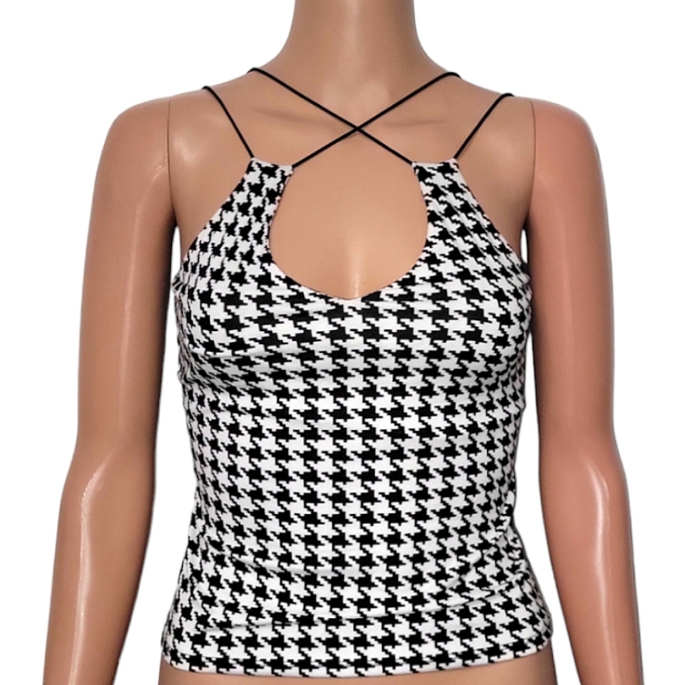 Black/white geometric design top